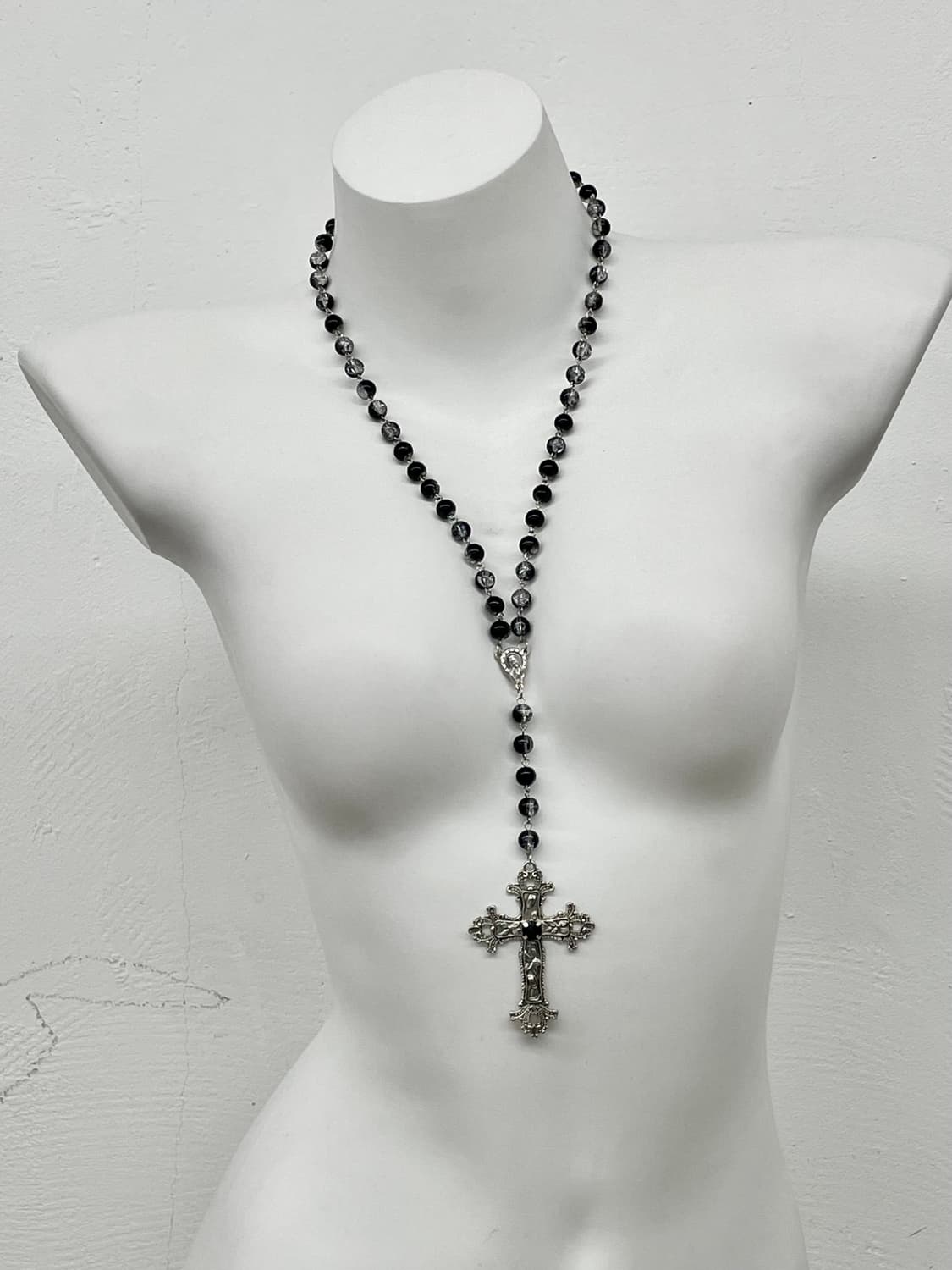 블랙 고딕 십자가 로자리오 네크리스 상품이미지1