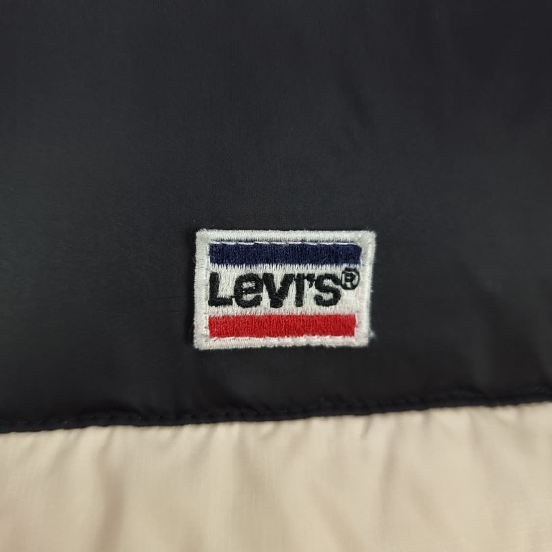 [리바이스] 로고 패치 덕다운 크롭 푸퍼 다운 숏 패딩 M18239 상품이미지6