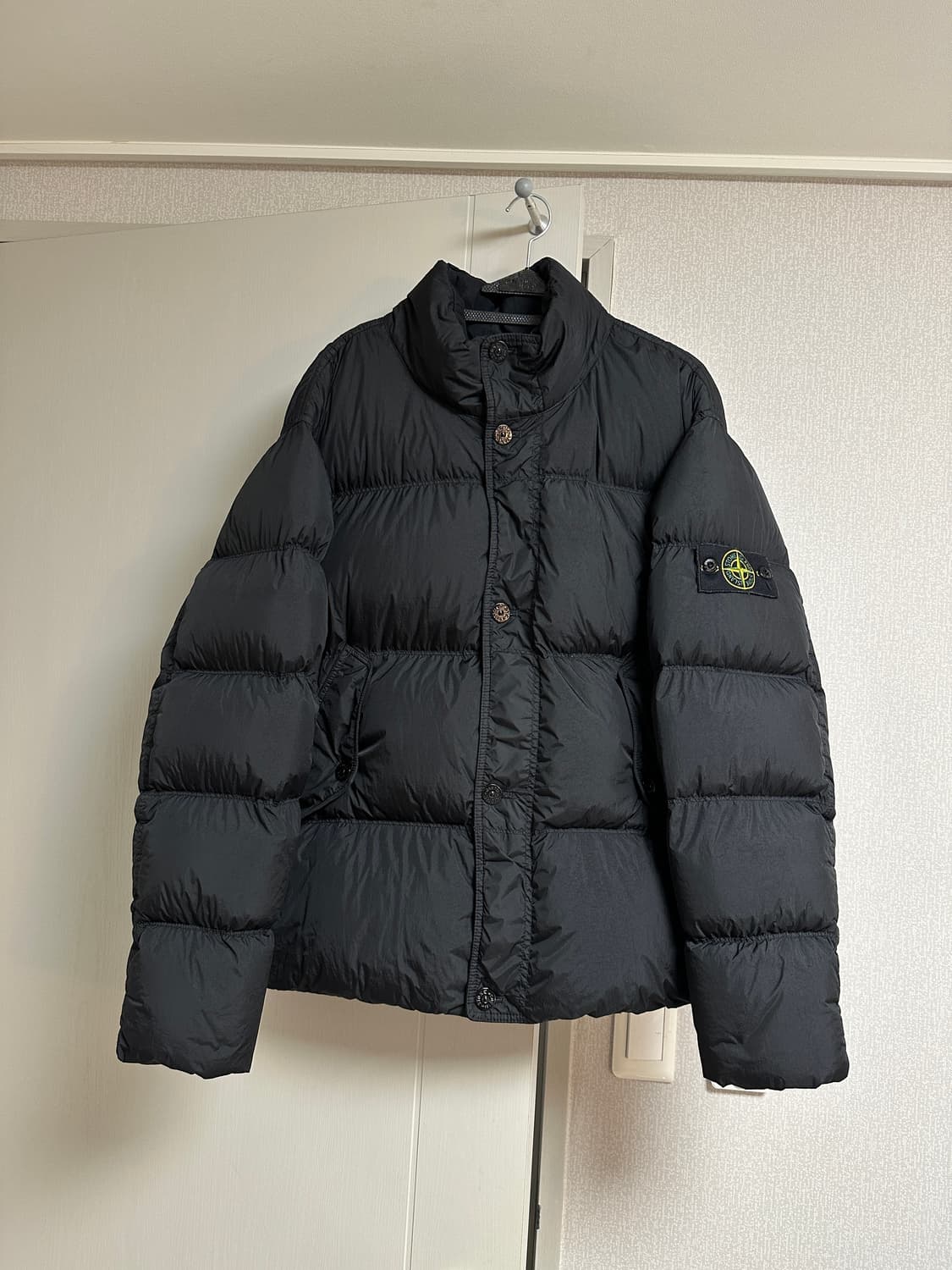 스톤아일랜드 24fw 크링클랩스 다운 자켓 상품이미지1