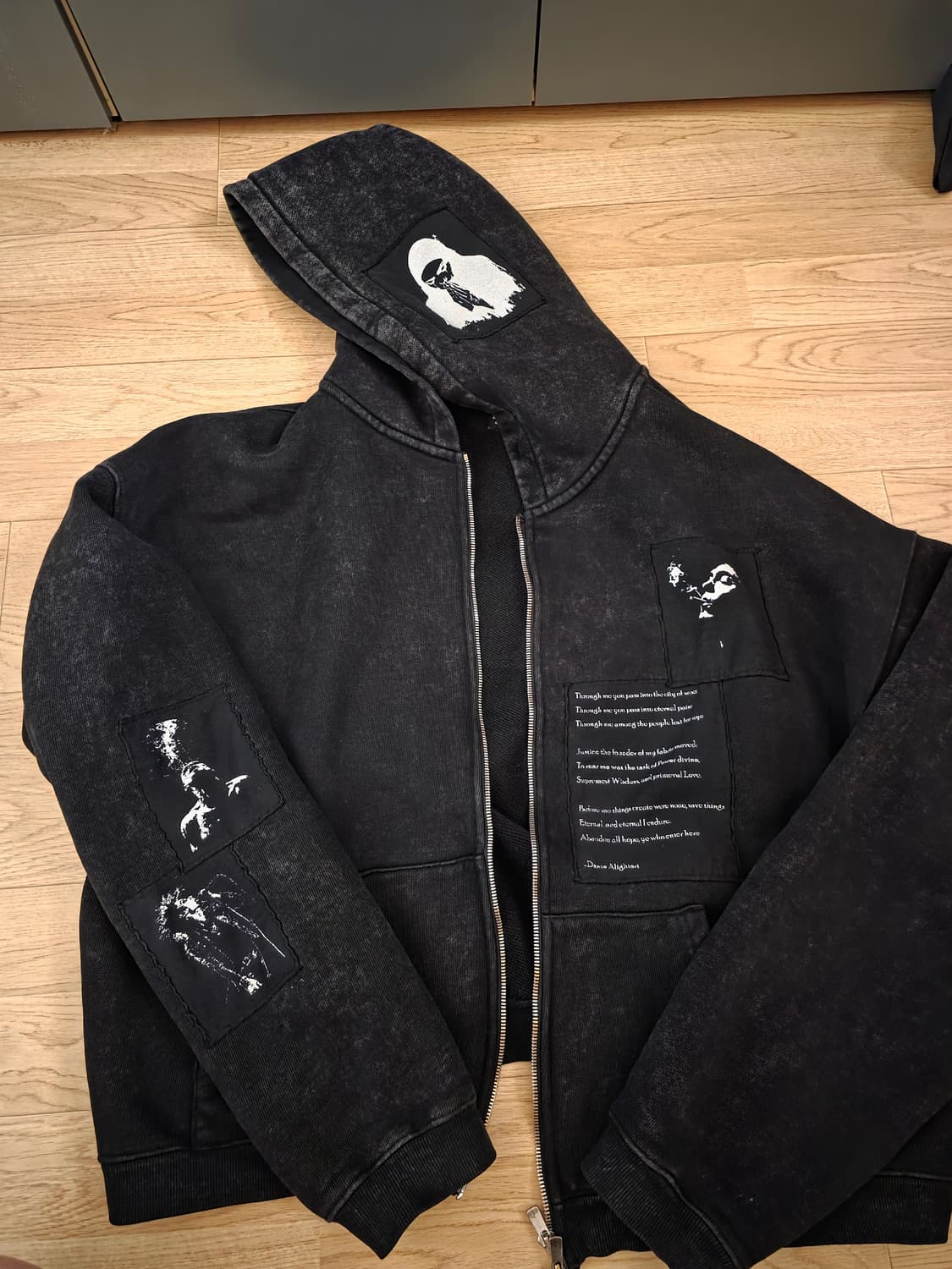 에모스탠스 후드집업 상품이미지1