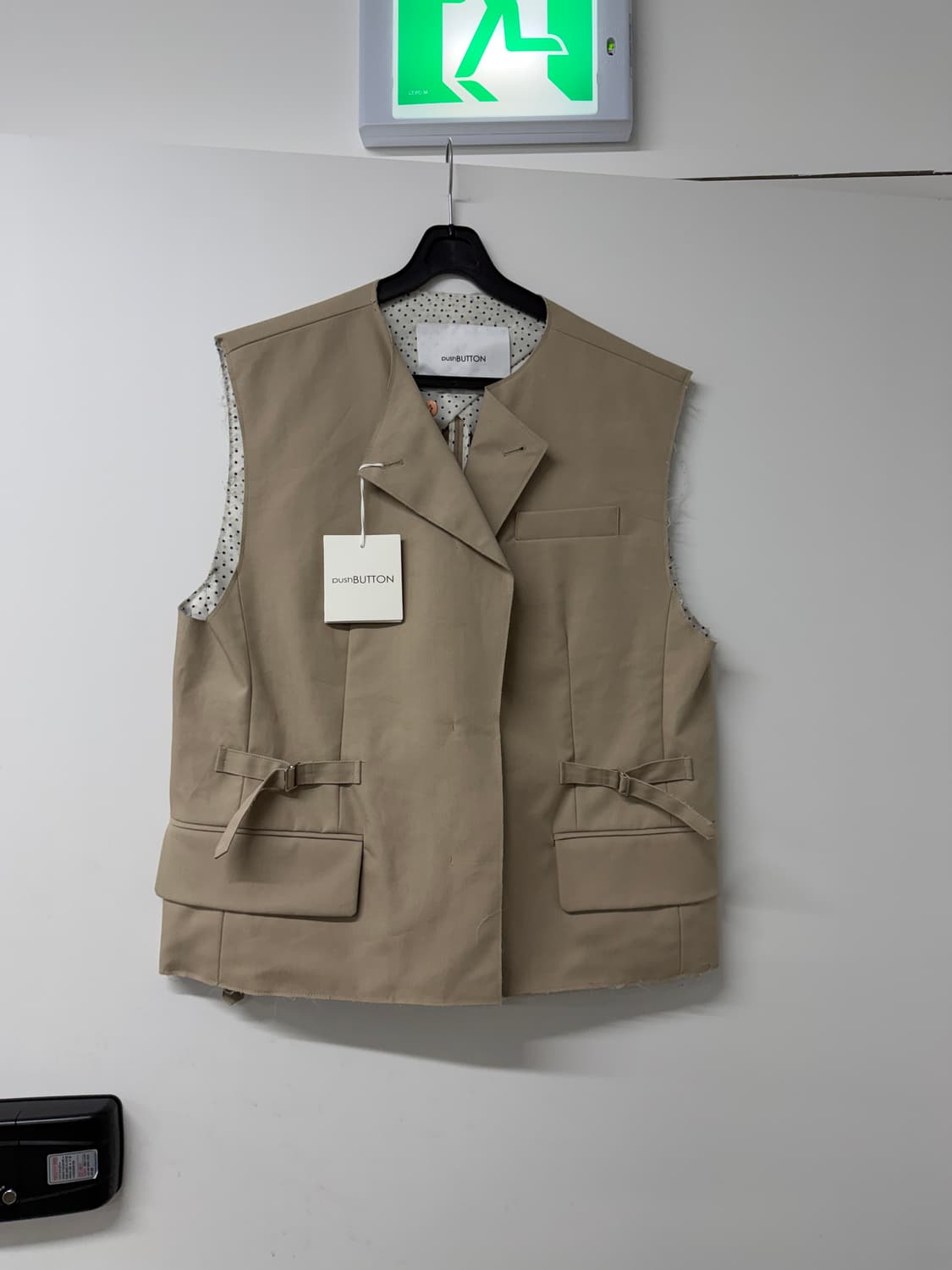 푸시버튼 베이지 핀턱 베스트 (새제품) 상품이미지1