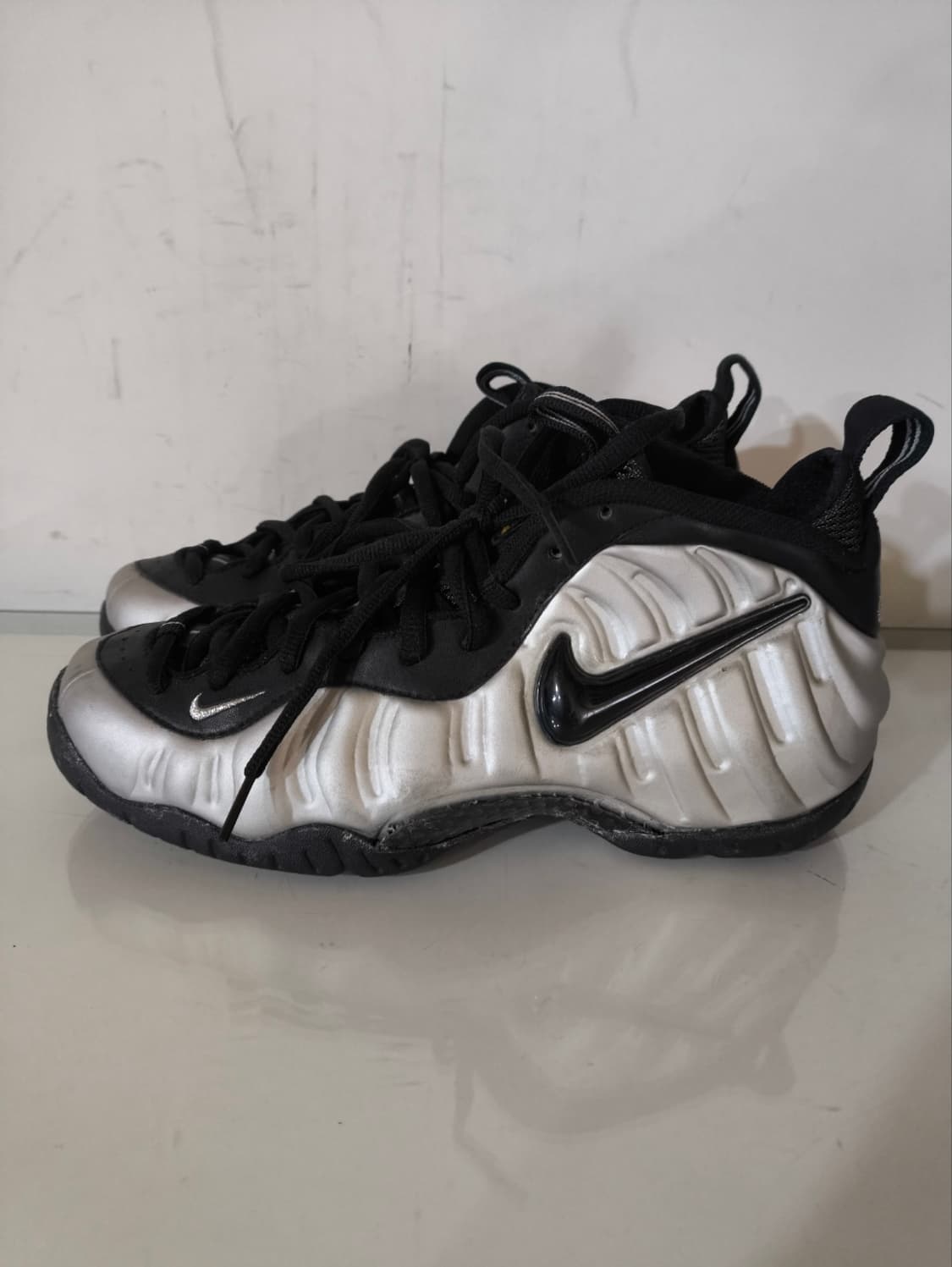 275mm 나이키 에어 폼포짓 프로 메탈릭 실버 상품이미지1