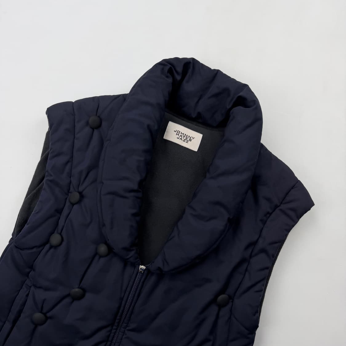 쟈니헤잇재즈 단추 디테일 패딩 베스트 상품이미지3