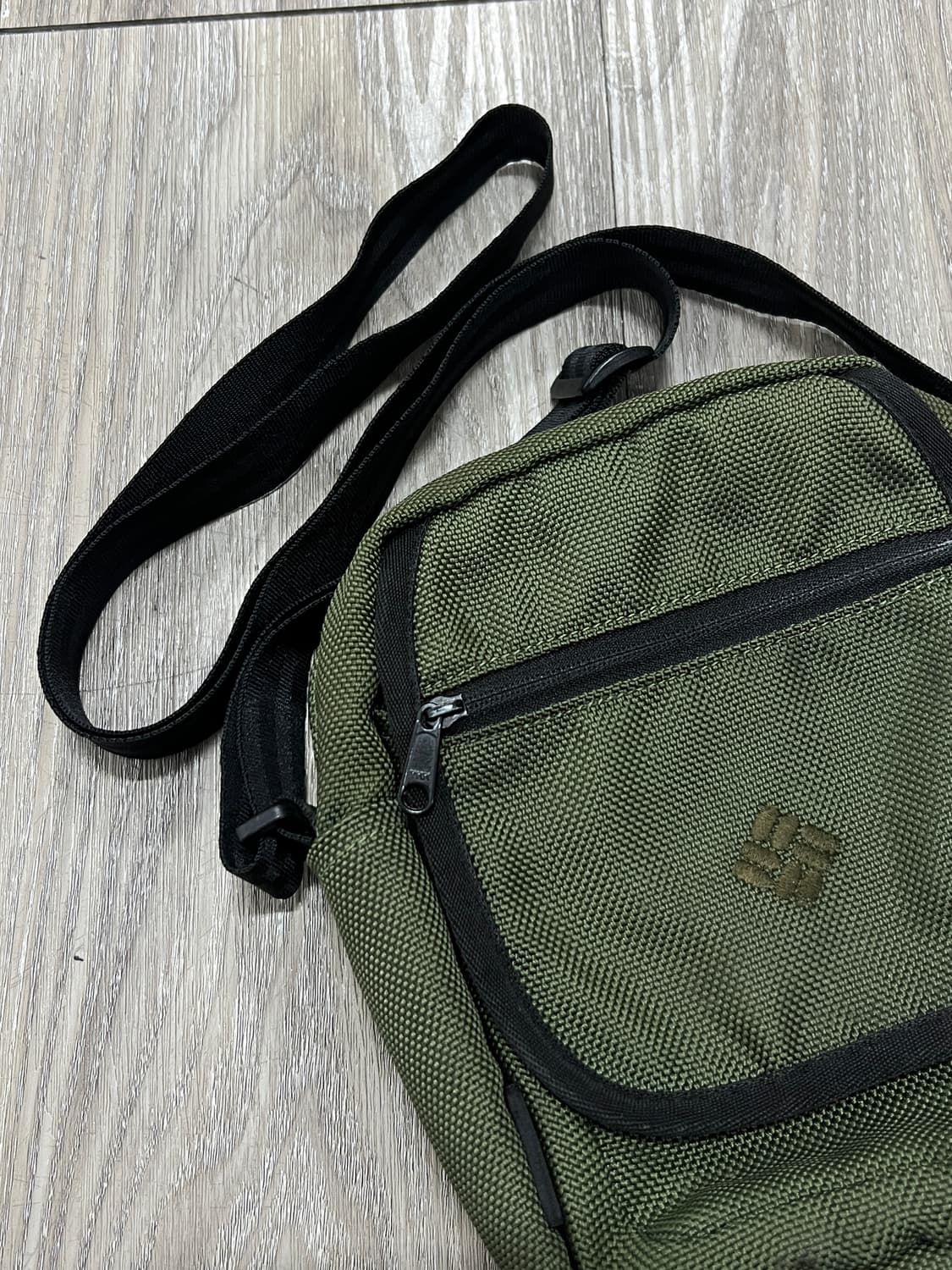 Columbia 컬럼비아 카키 크로스백 슬링백 상품이미지2