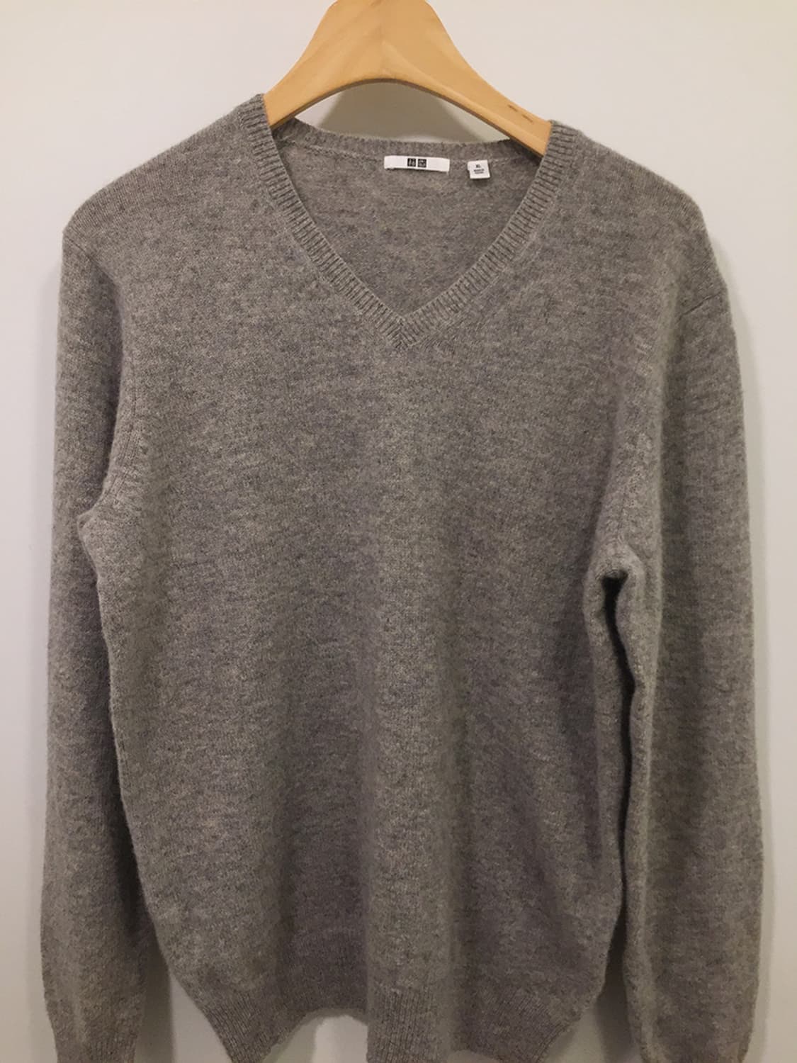 여성 유니클로 V넥 니트 100 상품이미지2