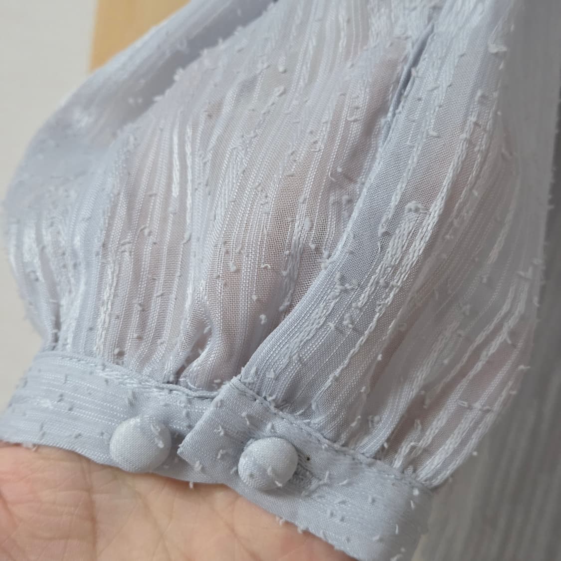 새상품) 루에브르 라운드넥 턱 타이 블라우스 간절기버전 m사이즈 상품이미지9