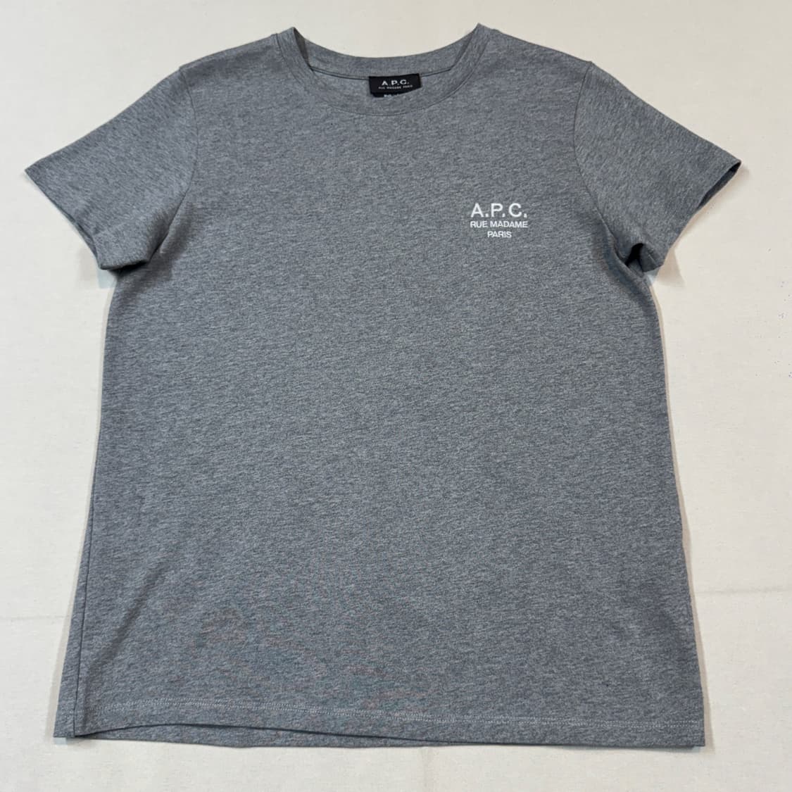 L) 아페쎄 A.P.C. 자수로고 그레이 반팔 티셔츠 상품이미지2
