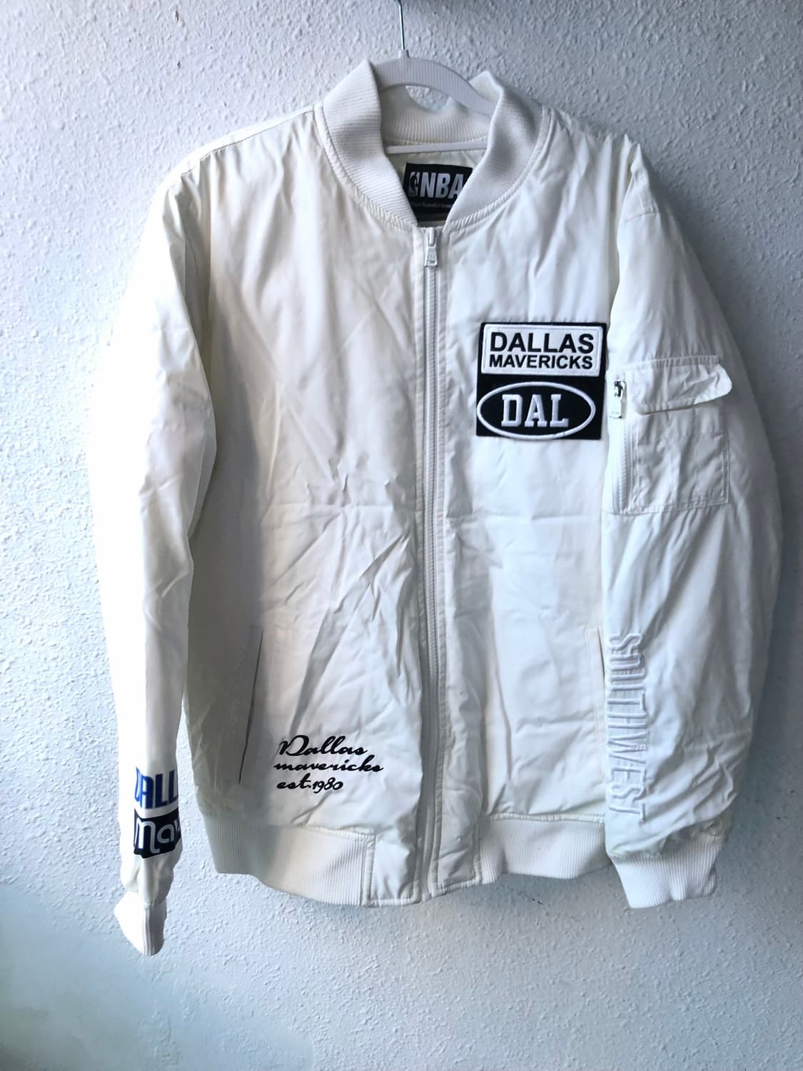 아이보리 화이트 항공점퍼 NBA 상품이미지1