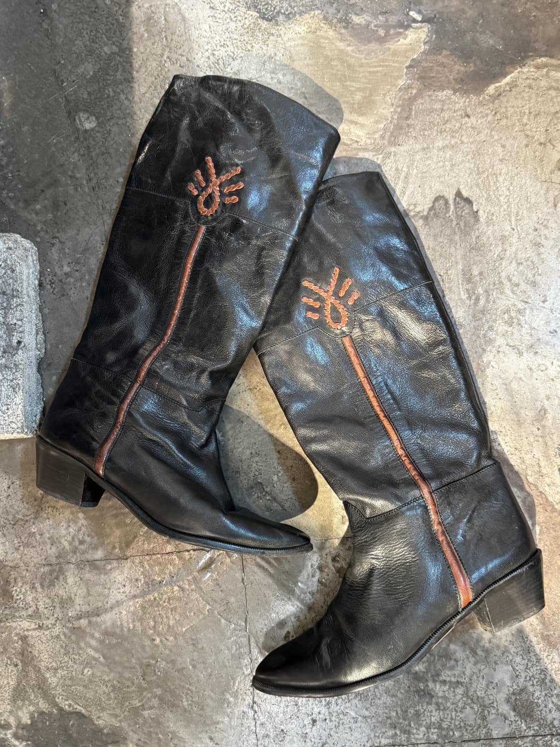 Oswald black embroidered symbol boots 상품이미지1