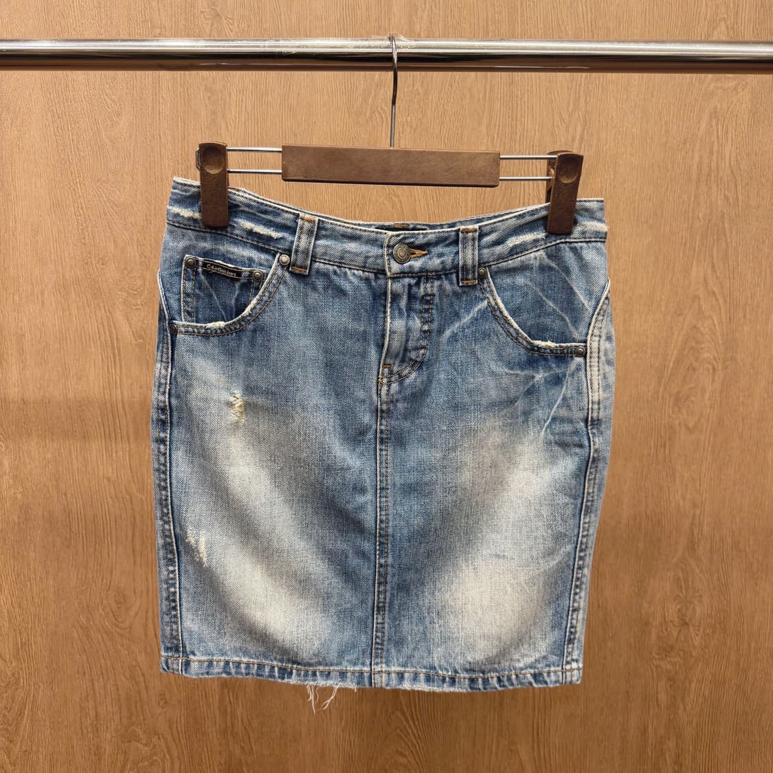 캘빈클라인 진스 데님 미디 스커트 백 슬릿 디테일 H라인 연청 상품이미지2