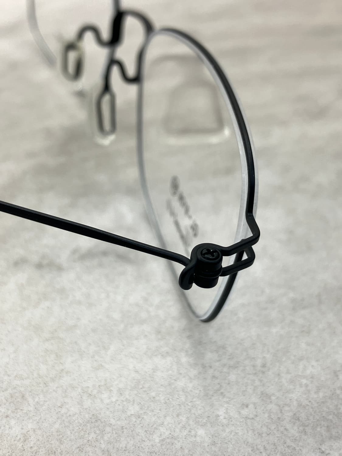 B34 갤랑 GALLAN 매트 블랙 역산각 메탈테 안경(14g) 상품이미지8