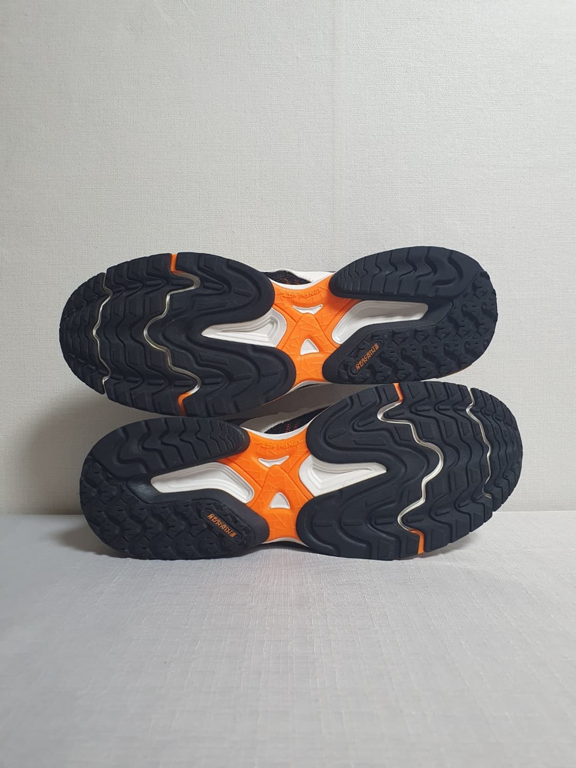 데상트 토닉 3.0 러닝화 화이트 블랙 오렌지 280mm 상품이미지8