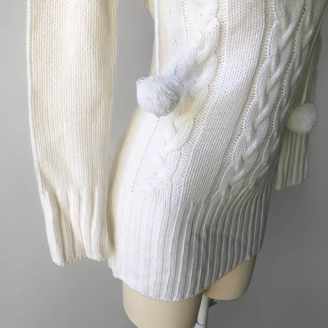 딥 브이넥 방울 미니 니트 원피스 상품이미지5