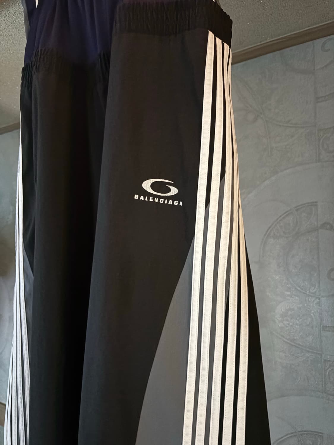 발렌시아가 컷 업 트랙수트 팬츠 블랙 Winter 24 상품이미지2