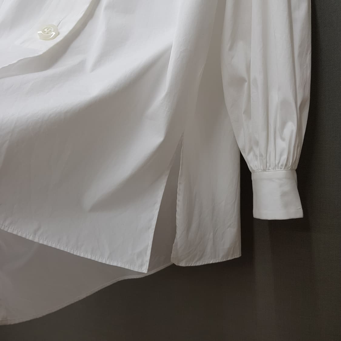 엔폴드 언발 사선버튼 오버핏 화이트 코튼 셔츠 38사이즈 상품이미지4