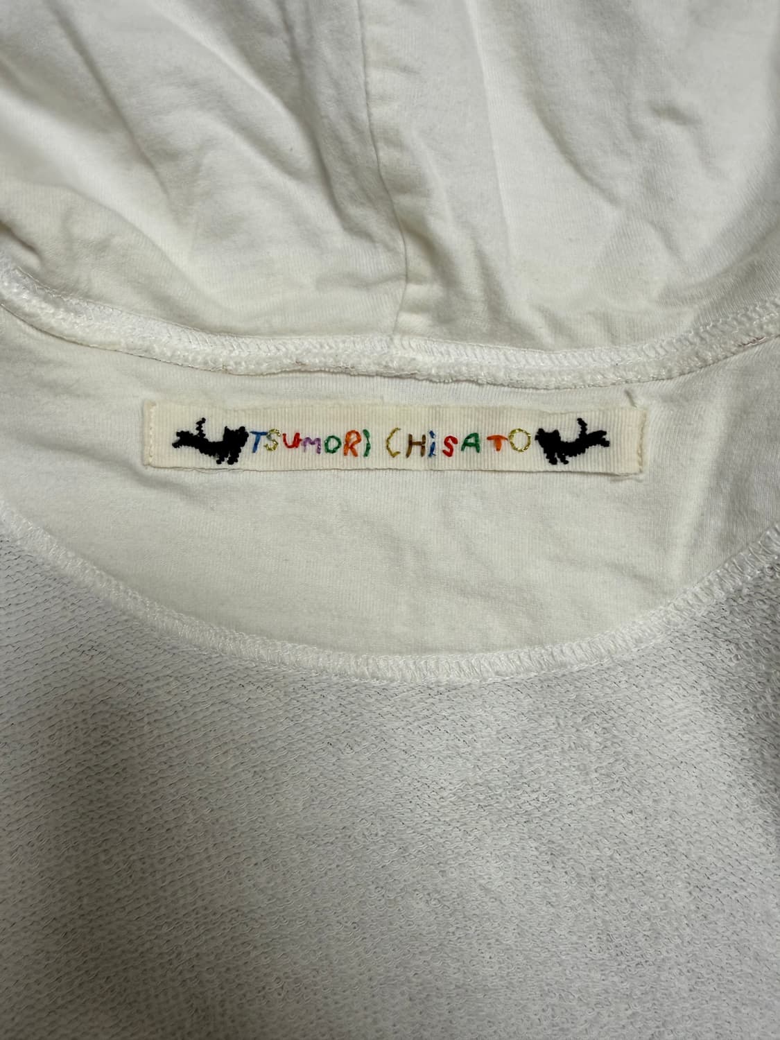 츠모리 치사토 화이트 & 골드 도트 패턴 후드 집업 상품이미지3