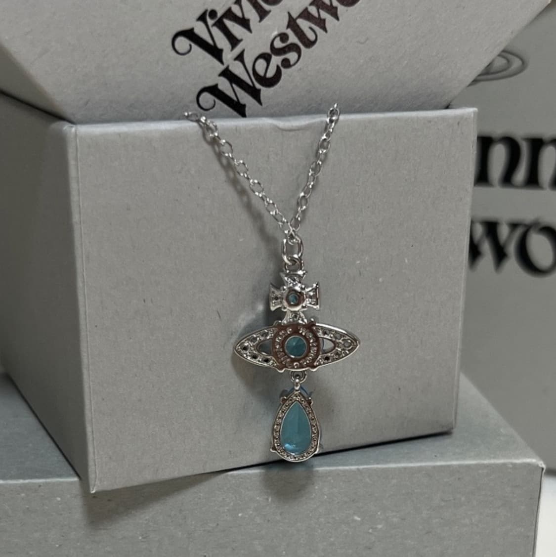 비비안웨스트우드 아카이브 블루 크리스탈 드롭 팬던트 목걸이 상품이미지2