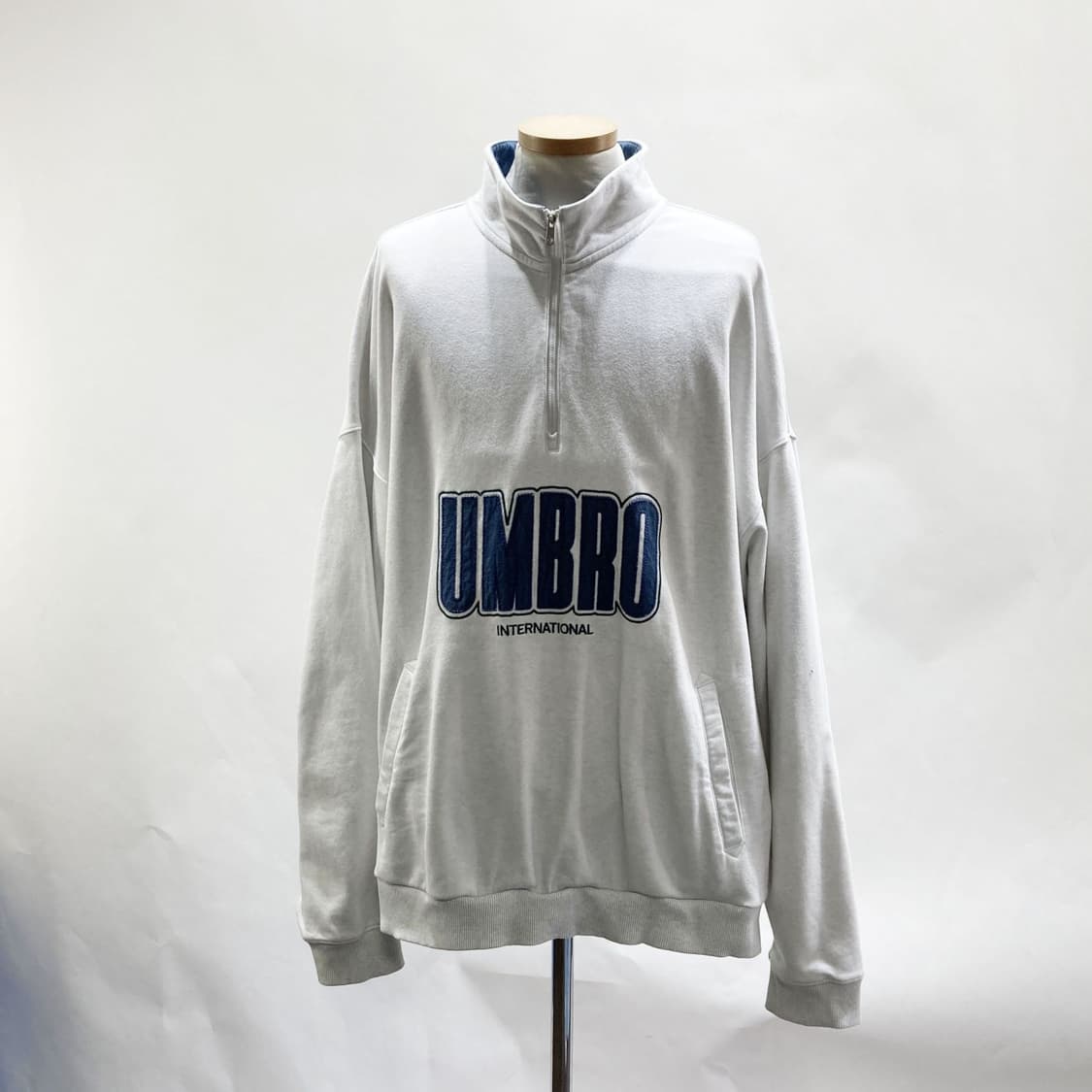 엄브로 2023 남성오버핏 하프집업맨투맨 110  상품이미지1