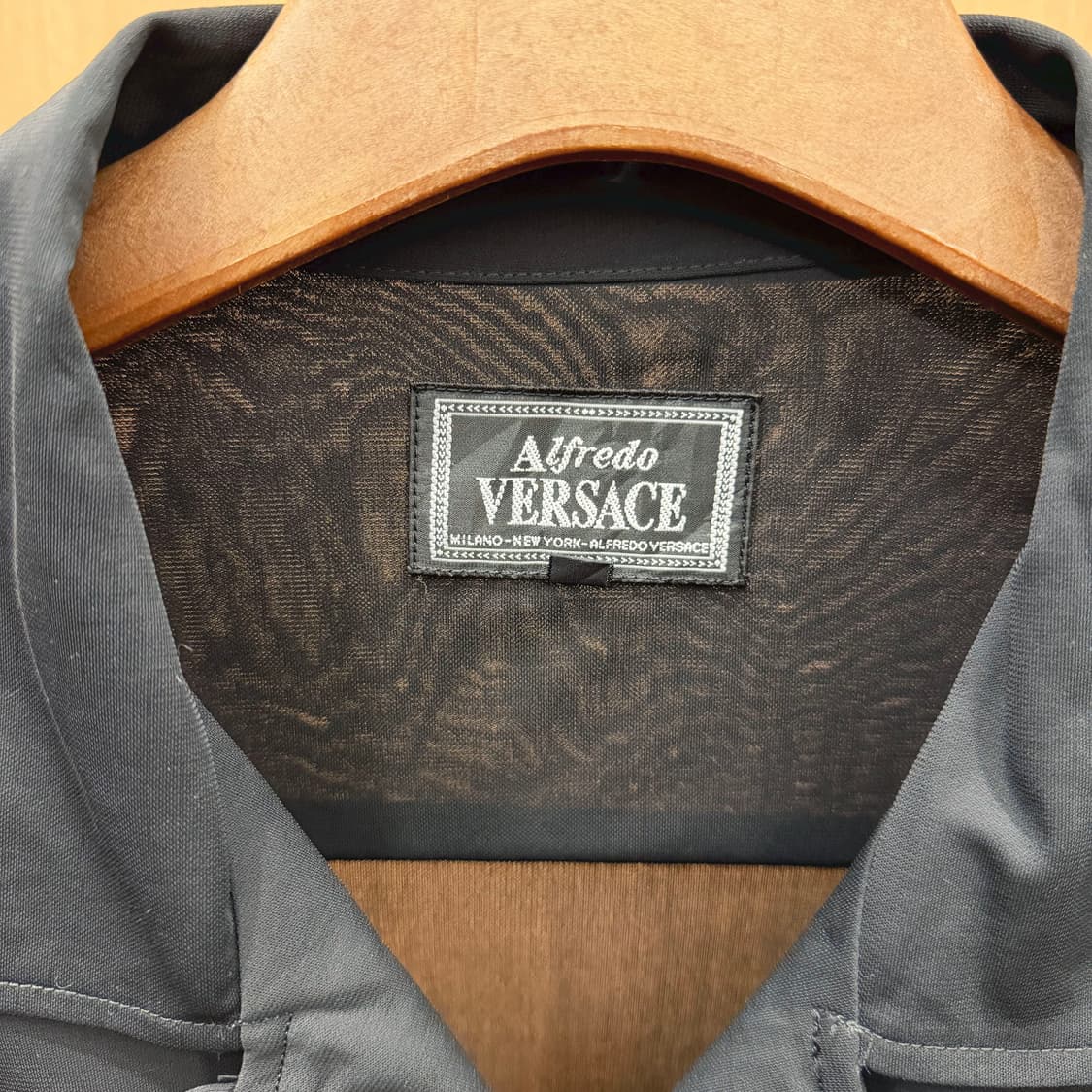 알프레도 베르사체 시스루 오픈 카라 셔츠 더블 패치 포켓 디테일 블랙 상품이미지5