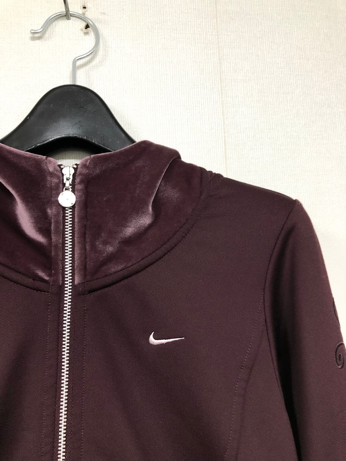 (대장) 나이키 여성 핏드라이 딱붙핏 비즈 크롭 벨벳 져지 후드집업 상품이미지2