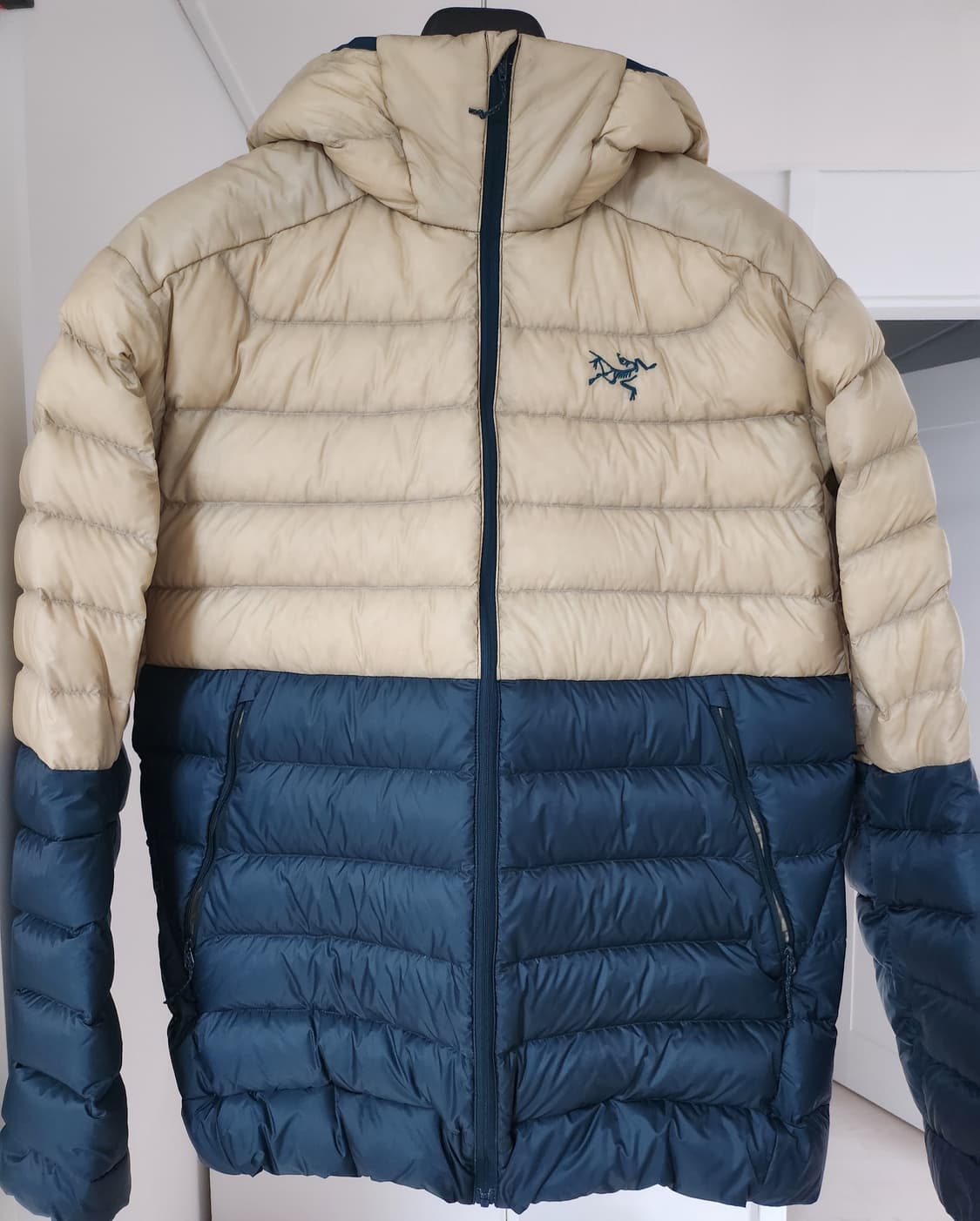 아크테릭스 세륨 패딩 M 사이즈 새상품급 팝니다 상품이미지1