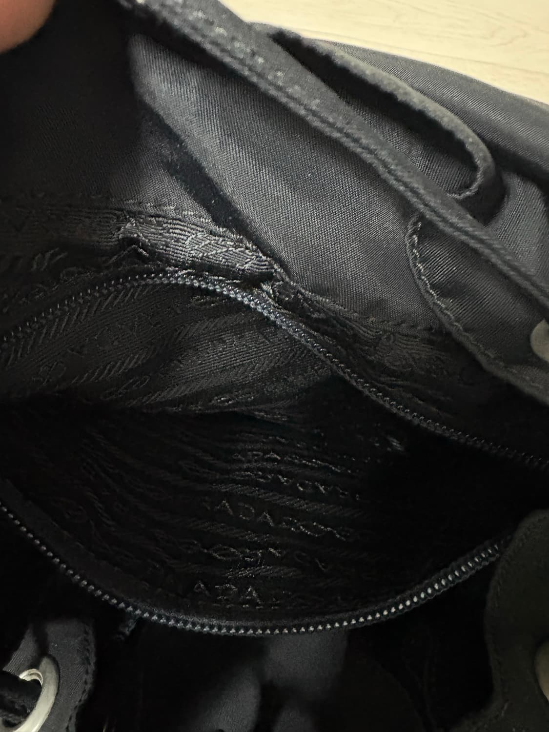 프라다 백팩 미듐 상품이미지8