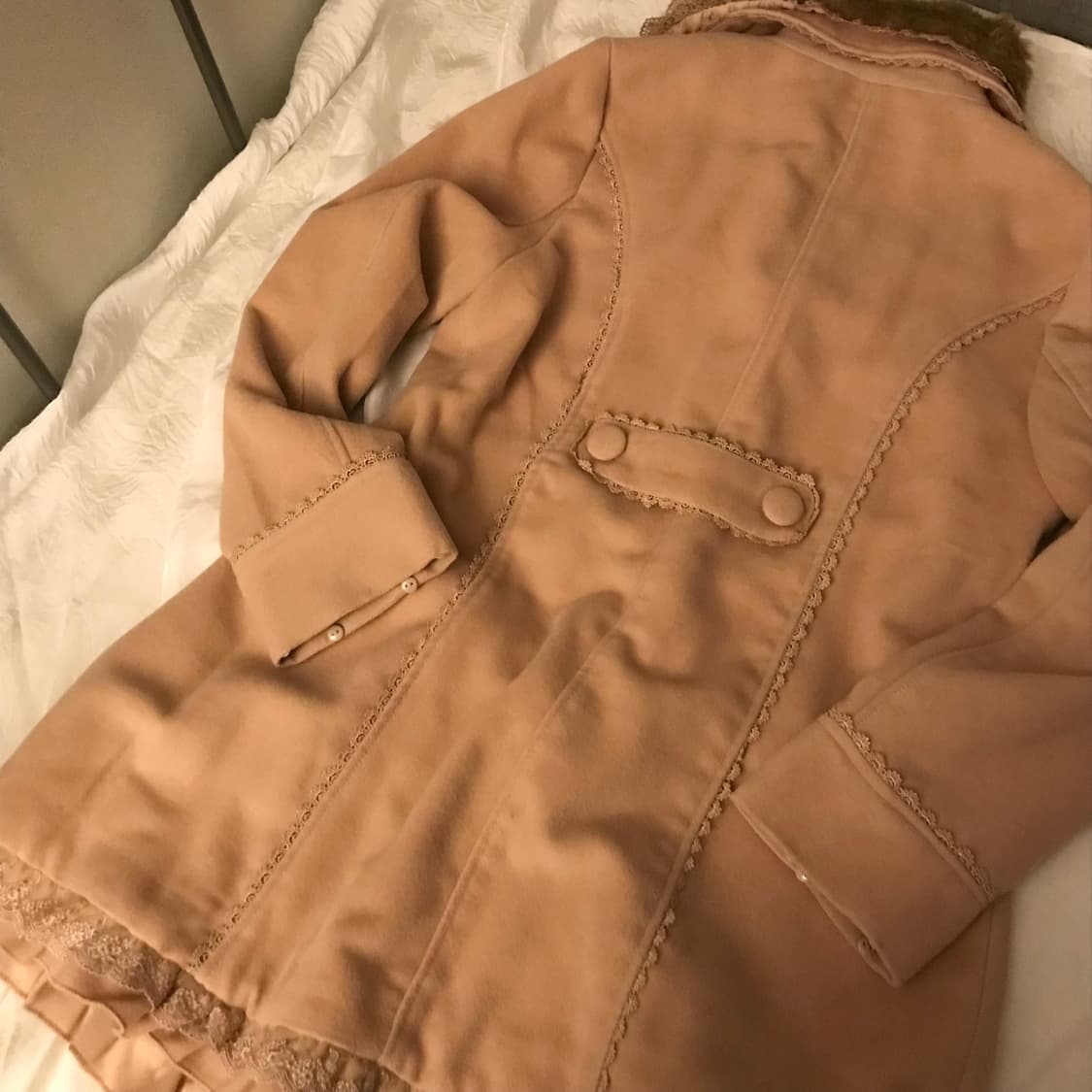 AXES FEMME 엑시즈팜 로리 라떼갸루 리본 퍼 코트 상품이미지3