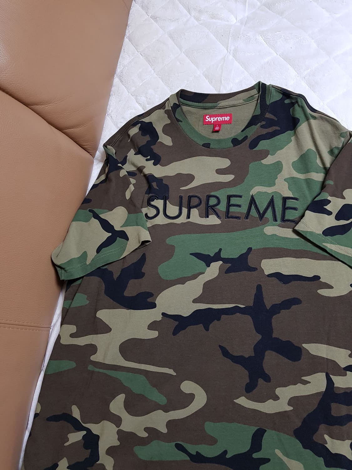슈프림 케피탈 반팔 티셔츠 우드랜드 카모 25SS 상품이미지1