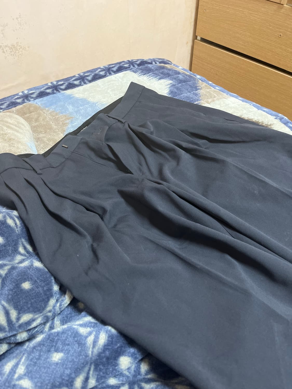 [34] 무탠다드 턱 와이드 슬랙스 네이비 판매합니다. 상품이미지1