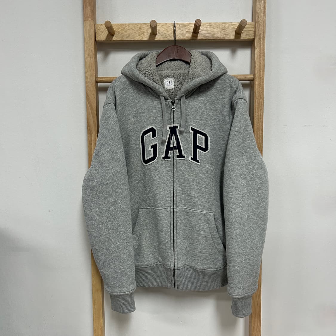 갭 자수로고 울프죠 후드집업 그레이 상품이미지3