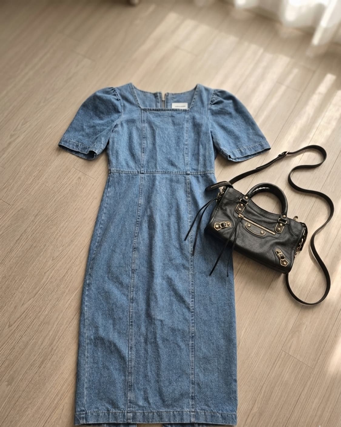 [미니멀/페미닌] 스퀘어넥 퍼프소매 데님 롱 원피스 상품이미지1