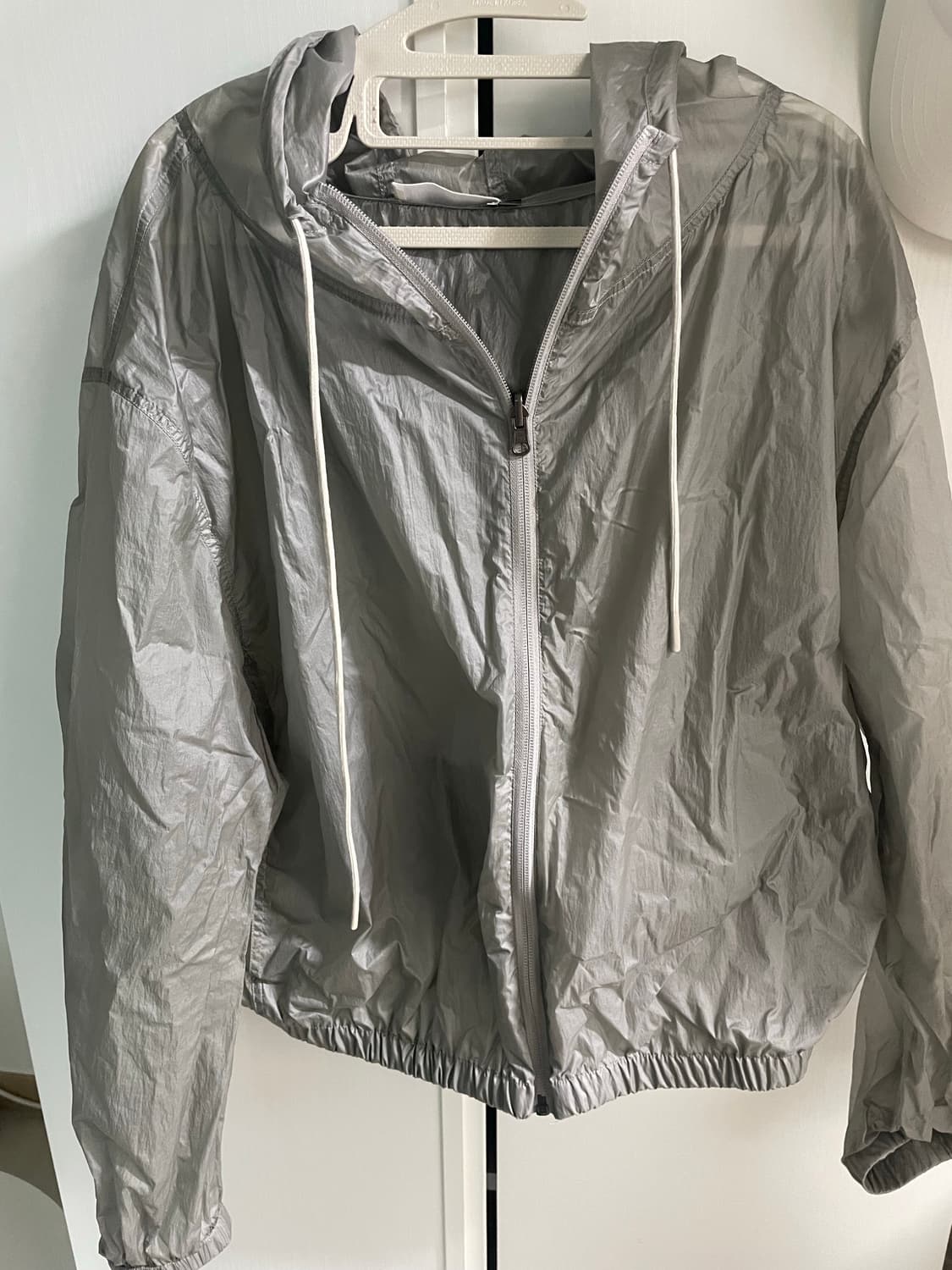 아모멘토 바람막이 L 상품이미지1