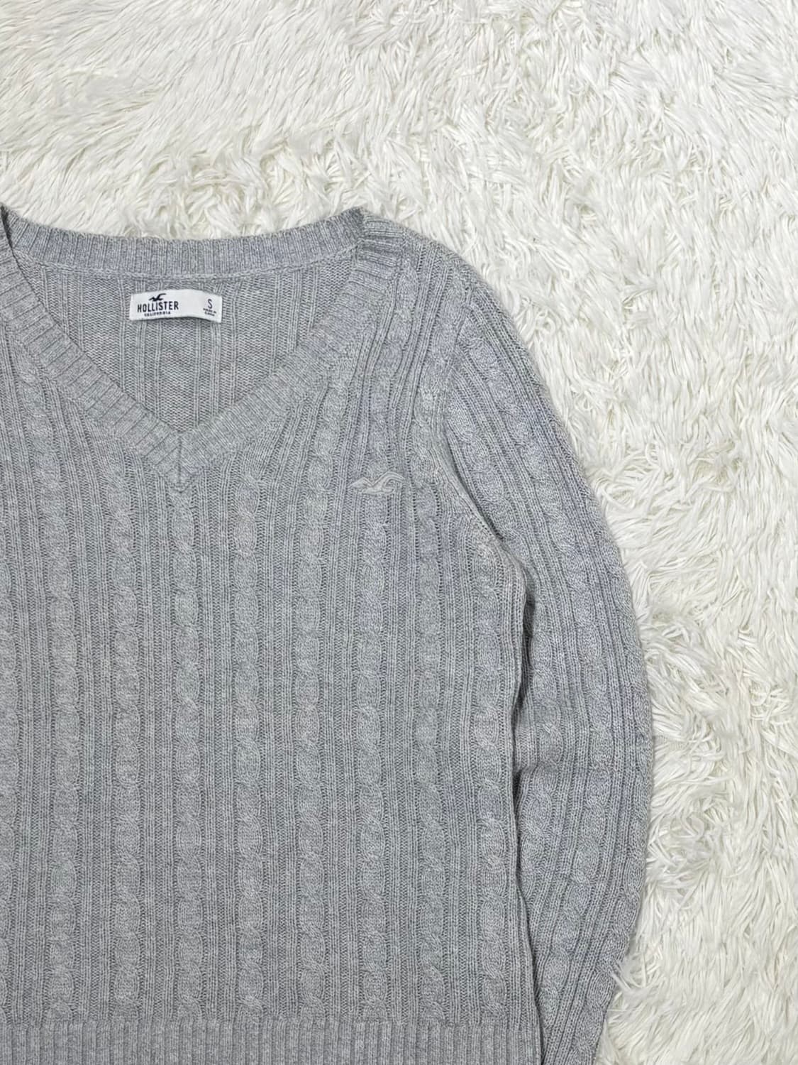 홀리스터 스몰로고 브이넥 케이블 니트 상품이미지5