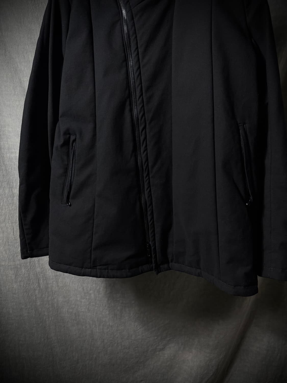 JULIUS High-Collar Asymmetric Zip Jacket 상품이미지4