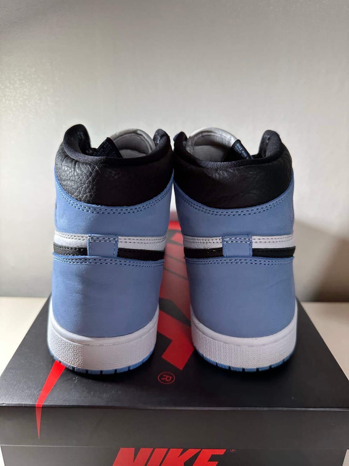 조던1하이 OG 유니버시티블루(나이키코리아탭,285사이즈,새상품급) 상품이미지5
