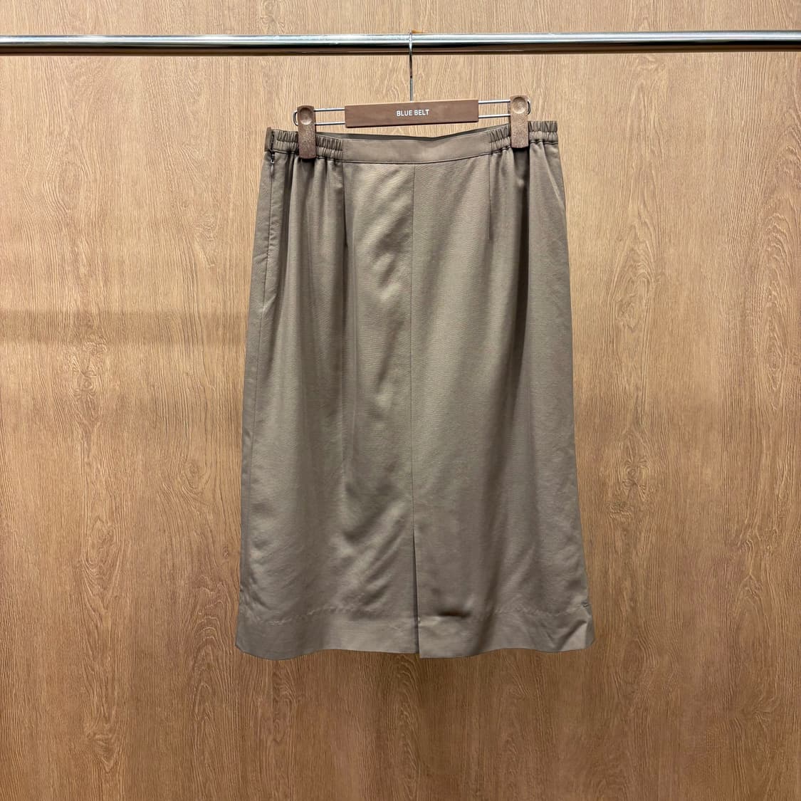 버버리 울 미디 스커트 클래식 미니멀 절개 라인 센터 슬릿 디테일 브라운 상품이미지3