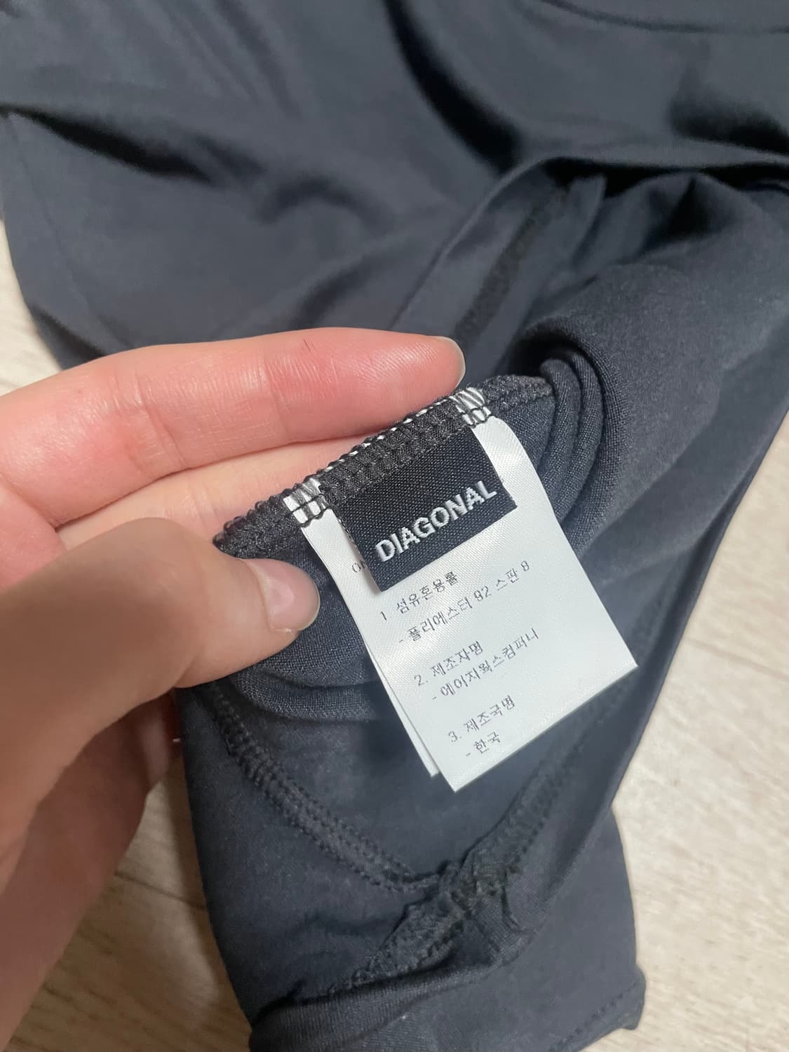 다이애그널 오프숄더 셔링 티셔츠 새상품 상품이미지5