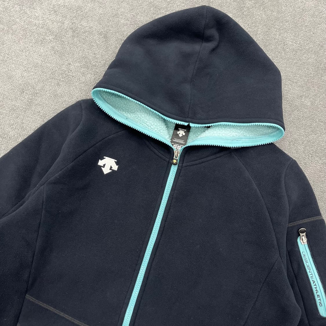 100 데상트 플리스 후드집업 상품이미지2