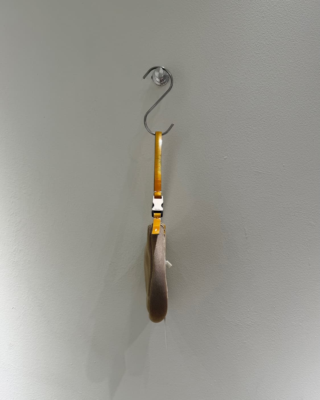 프라다 옐로우 멀티컬러 메시 시퀸 레더 미니숄더백 상품이미지5