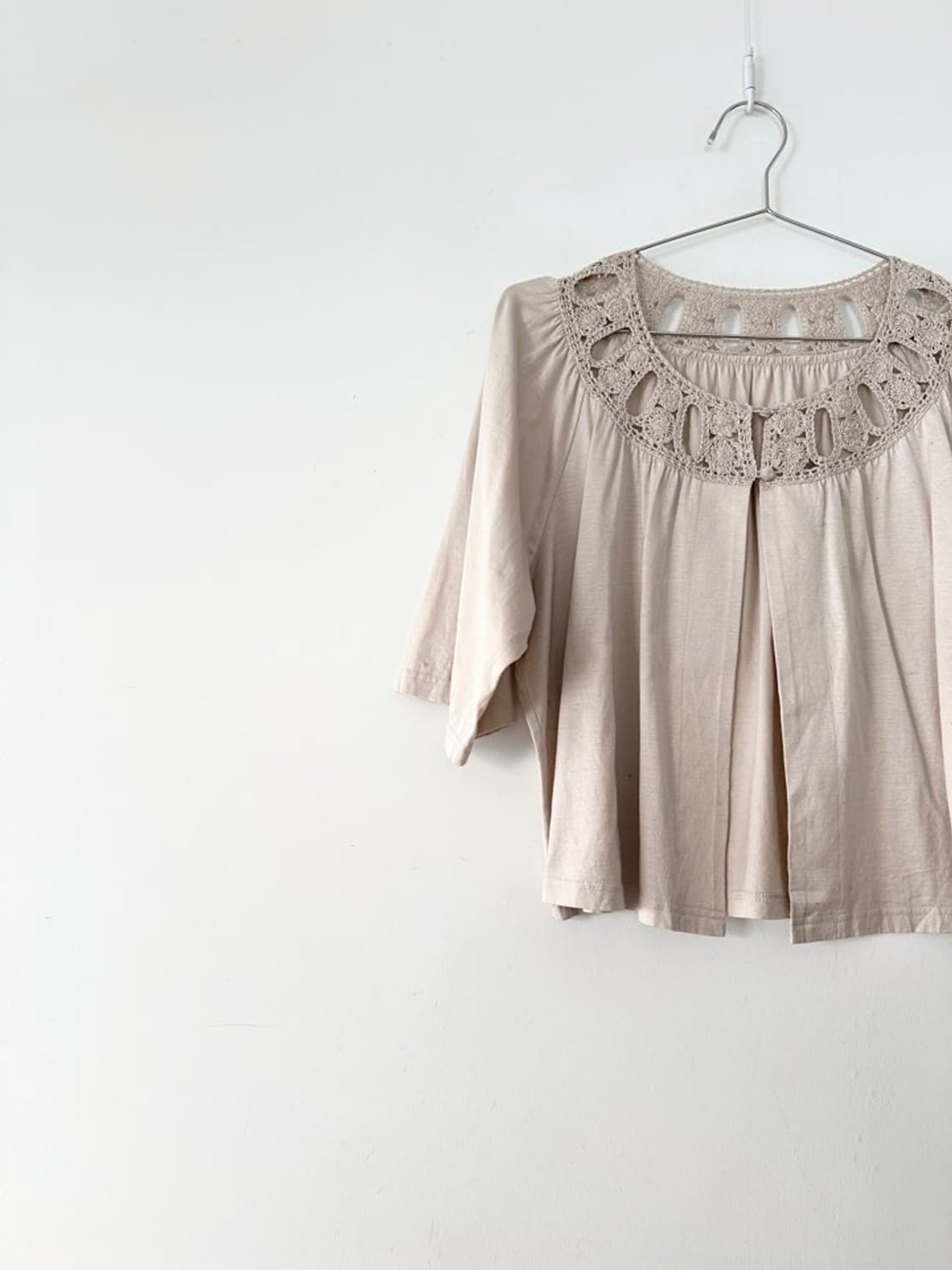 Neck hole punching cardigan / beige 상품이미지2