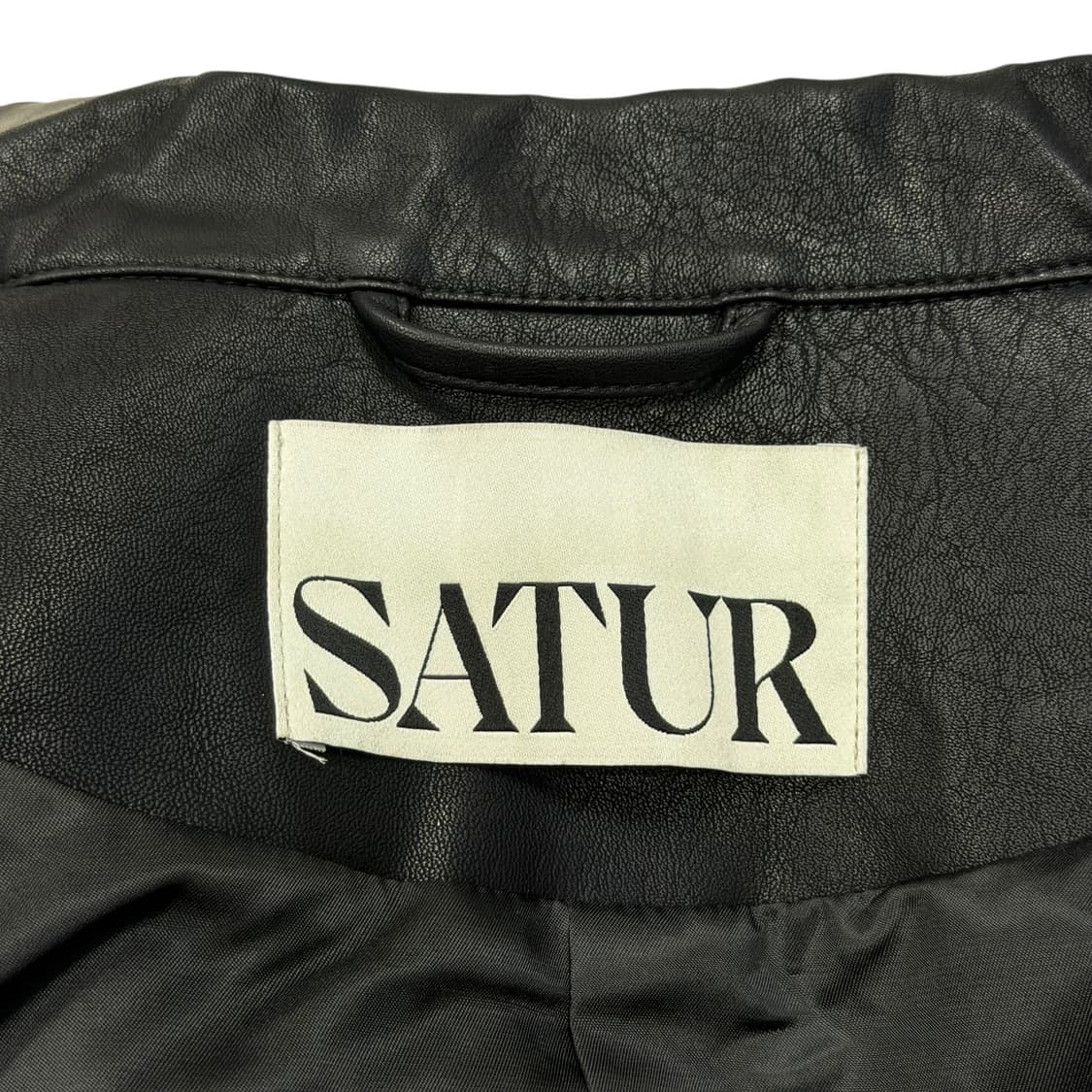 세터 우먼 심볼 브로치 폭스 레더 자켓 클래식 블랙 상품이미지5