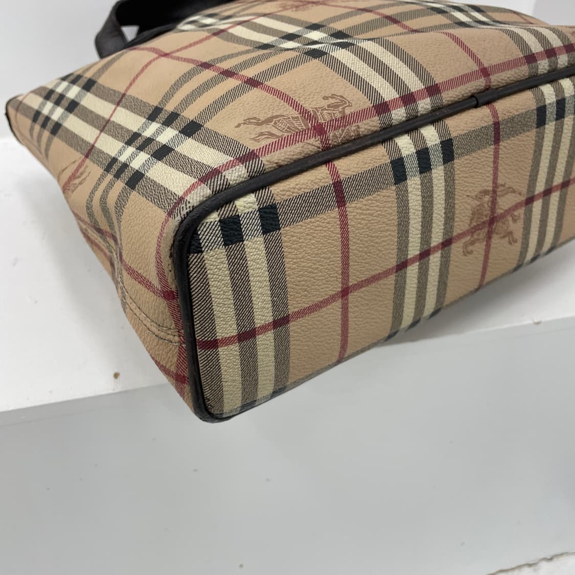 버버리 PVC 노바 체크 레더 핸들 토트백 상품이미지7