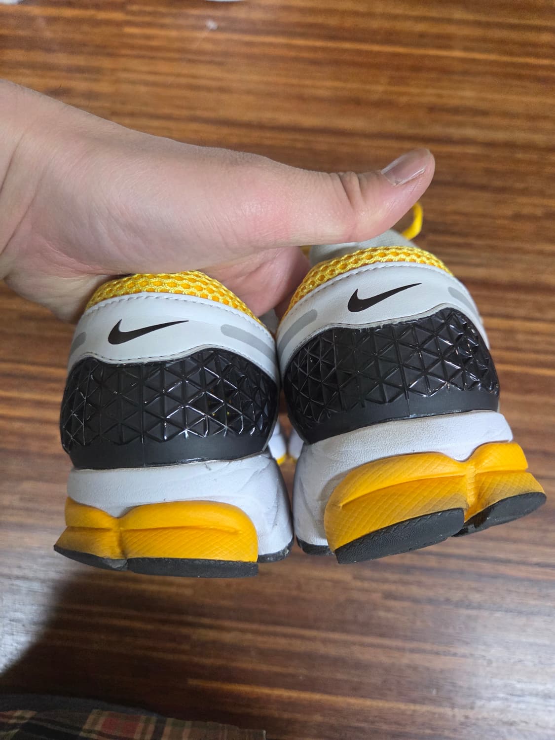 나이키 줌 보메로 포톤 더스트 골드 270 상품이미지4