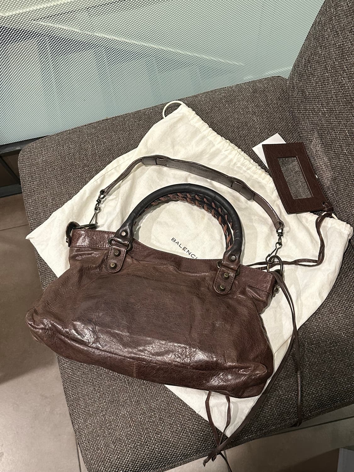 ❌거래중[A 정품] 발렌시아가 시티 모터백 퍼스트 다크브라운 상품이미지4