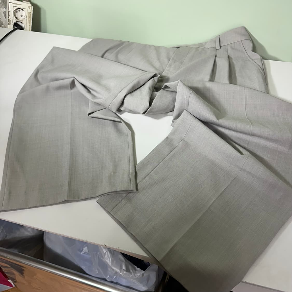 XXL 흐앤므 아뜰리에 H&M 하이웨스트 라이트그레이 와이드핏 투턱 린넨 상품이미지6