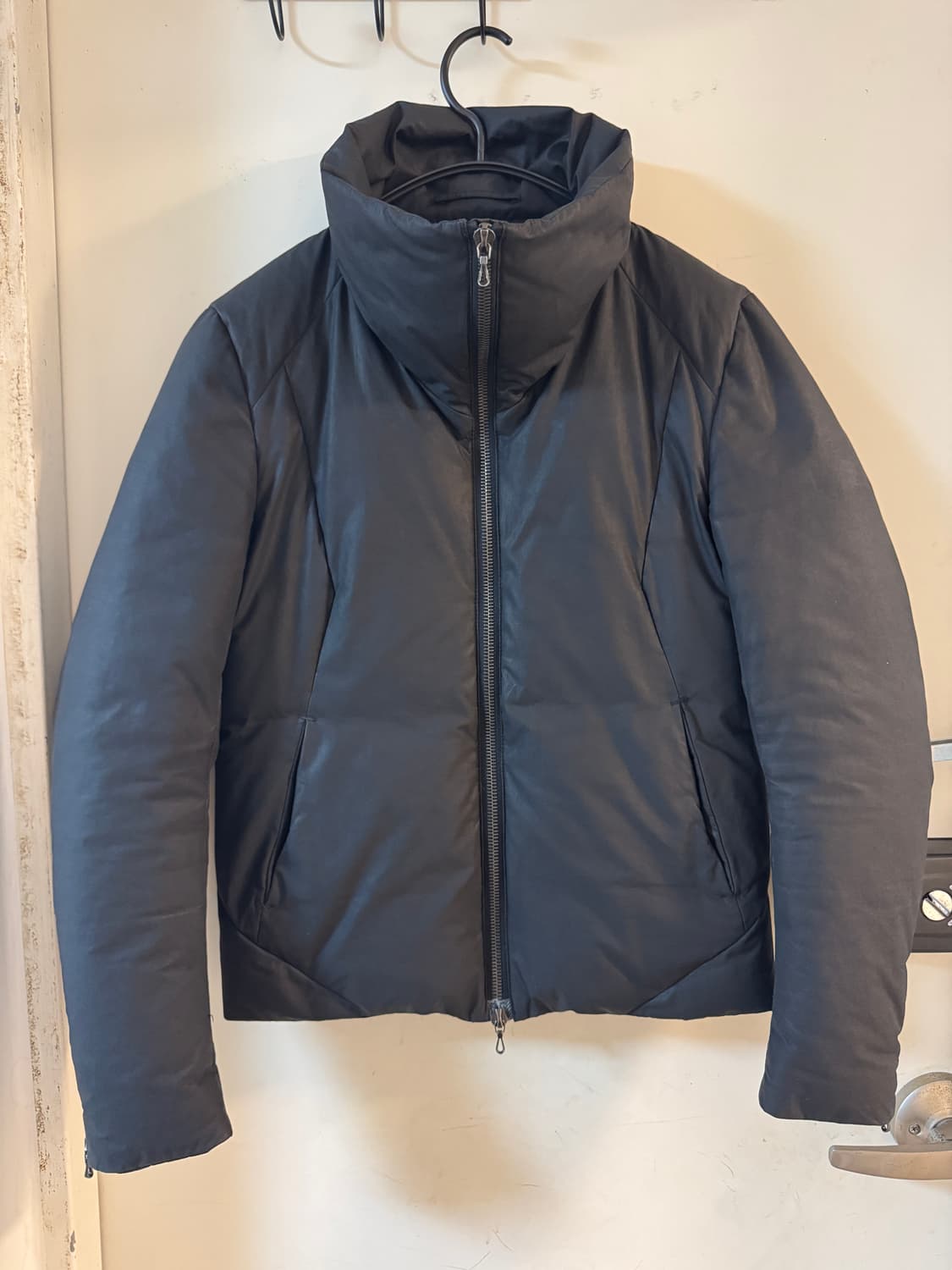 카즈유키쿠마가이 절개 패딩 자켓 상품이미지1