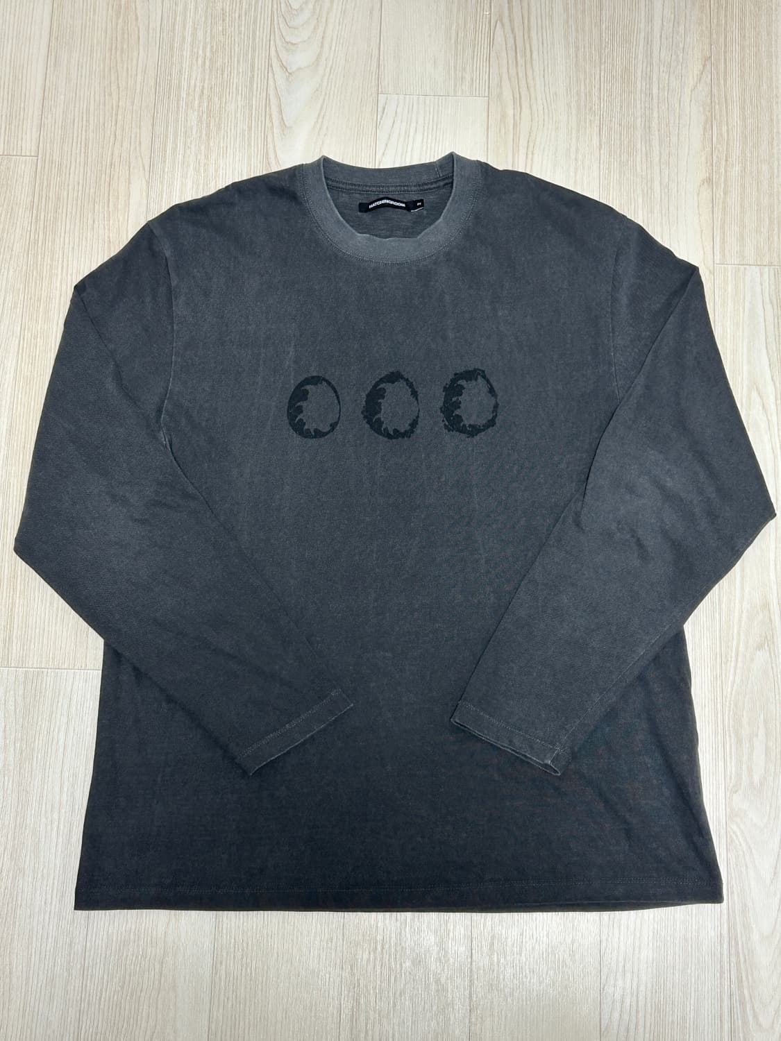 해칭룸 플로랄 에그 롱슬리브 차콜 상품이미지1