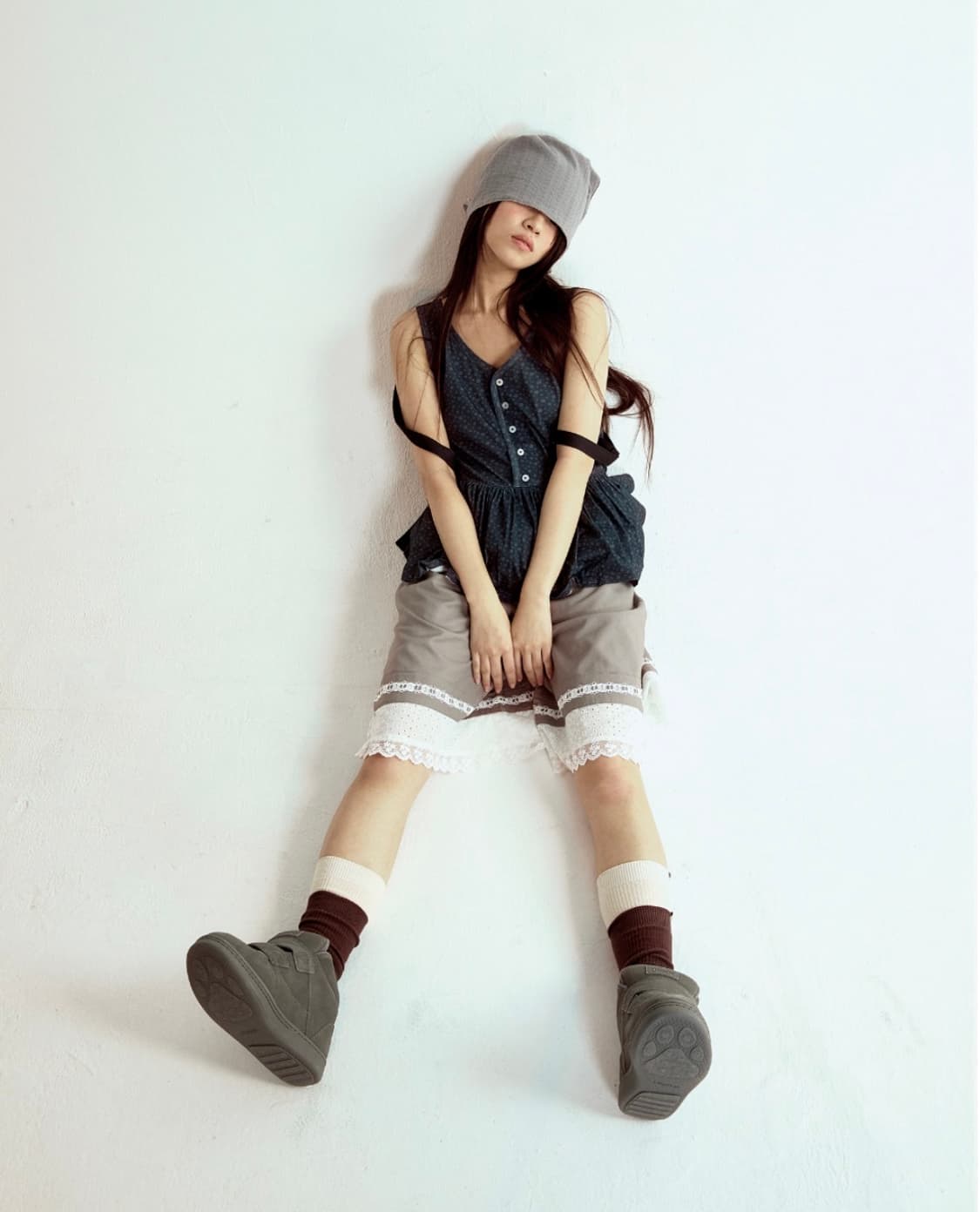 코이세이오 DUDU RUFFLE SLEEVELESS-CHARCOAL 상품이미지2