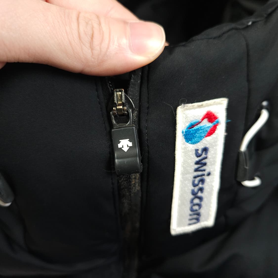 데상트 아우디 스위스 조끼패딩 상품이미지4