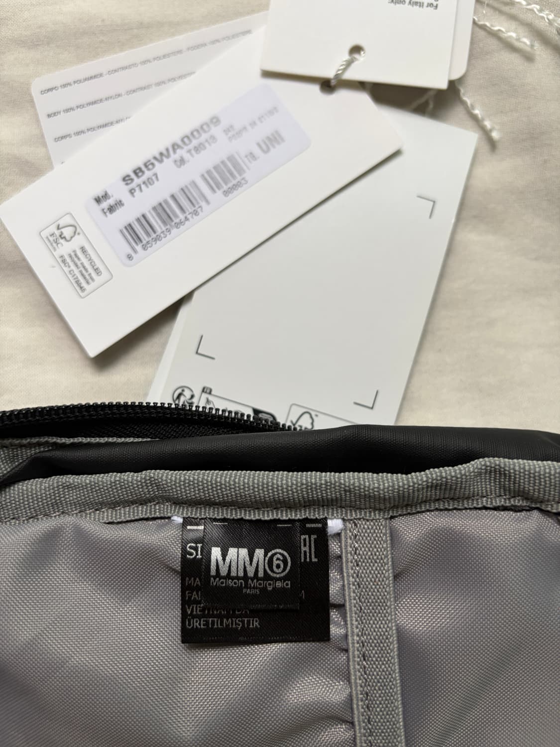 살로몬 x MM6 메종 마르지엘라 데이팩 20 블랙 Salomon 상품이미지7
